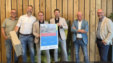 Symbolisch bord wordt getoond door Reitsma Bouw en Thús Wonen