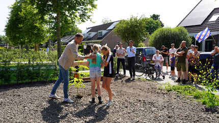 Foto van Rienk van der Meulen en bewoners
